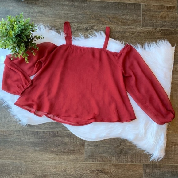 Express cold shoulder blouse - Picture 4 of 5